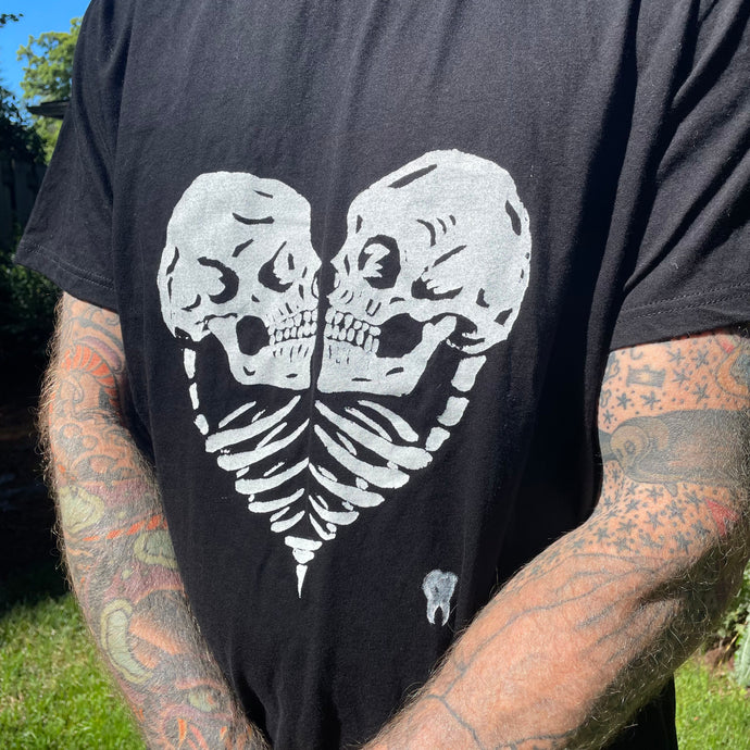Custom hand-drawn and screen-printed black unisex XL short-sleeved crewneck t-shirt with original T00thFaerie Art skull heart artwork on the front. Makes a great gift for anyone who loves skulls, gothic clothing, punk or emo art, horror movies, or just loves original art you can wear!