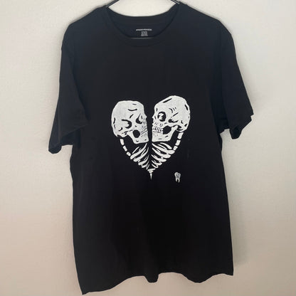 Custom hand-drawn and screen-printed black unisex XL short-sleeved crewneck t-shirt with original T00thFaerie Art skull heart artwork on the front. Makes a great gift for anyone who loves skulls, gothic clothing, punk or emo art, horror movies, or just loves original art you can wear!