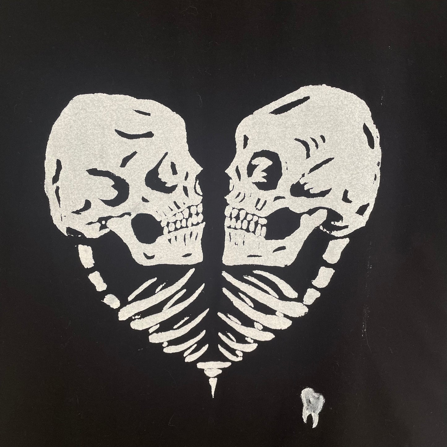 Custom hand-drawn and screen-printed black unisex XL short-sleeved crewneck t-shirt with original T00thFaerie Art skull heart artwork on the front. Makes a great gift for anyone who loves skulls, gothic clothing, punk or emo art, horror movies, or just loves original art you can wear!